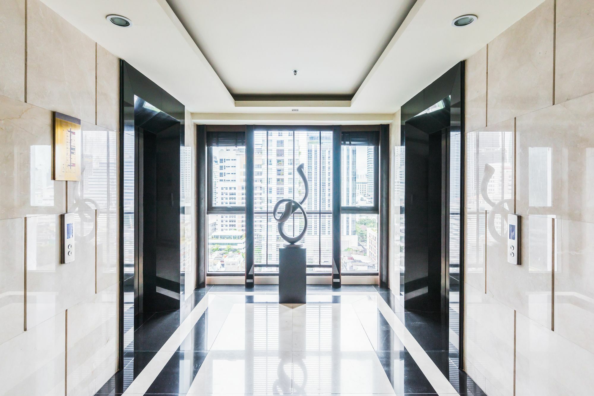 The Address Sathorn By Favstay Банкок Екстериор снимка
